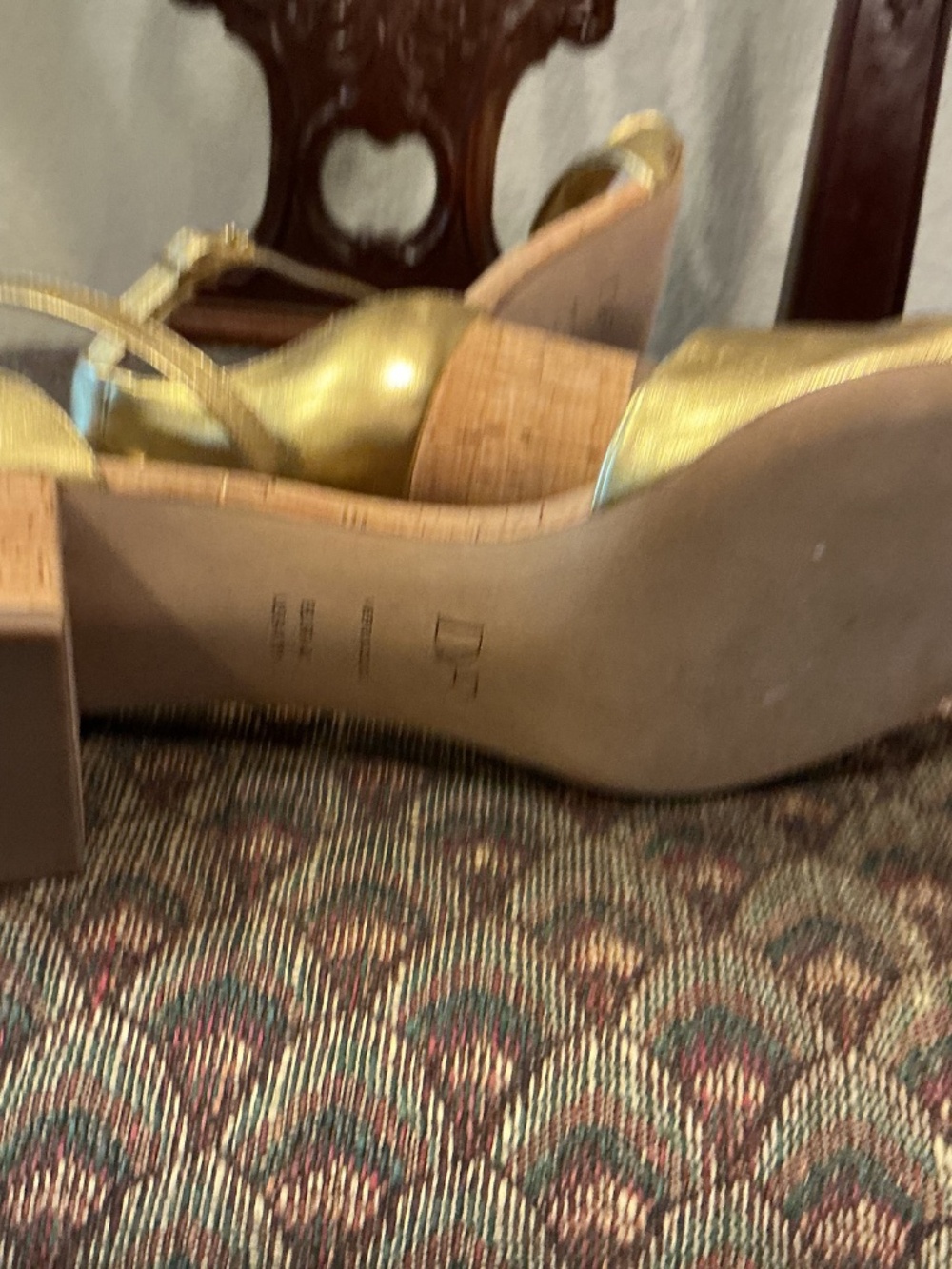 Gold Diane Von Furstenbeg leather sandals & matching purse. Purse is not DVF. - Picture 6 of 11